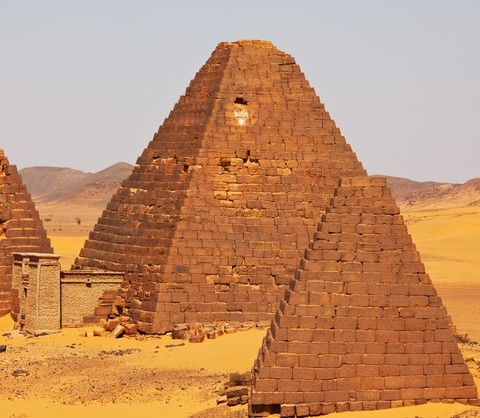 glimpses sudans pyramids glimpses sudans pyramids